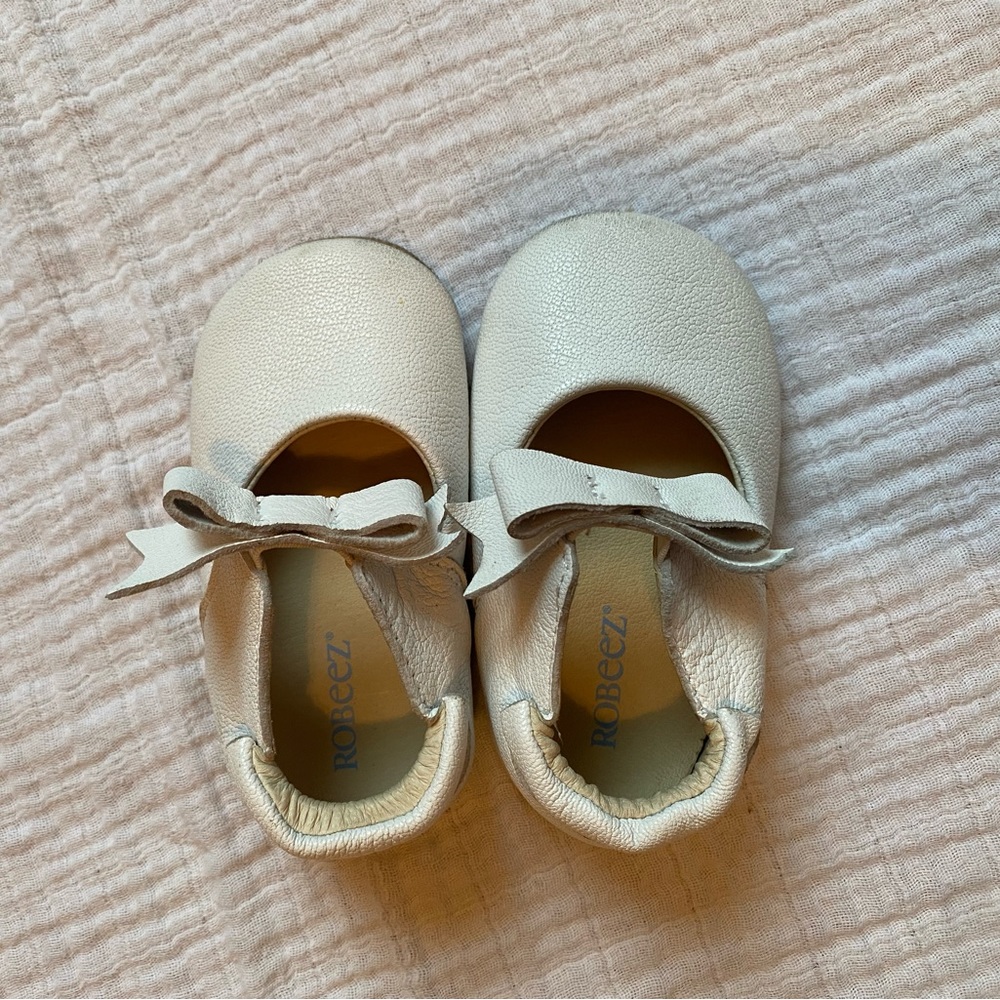 Robeez - Baby Girl - Size 12-18 Months - White
